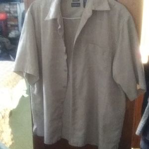 Men's button down short sleeves shirt